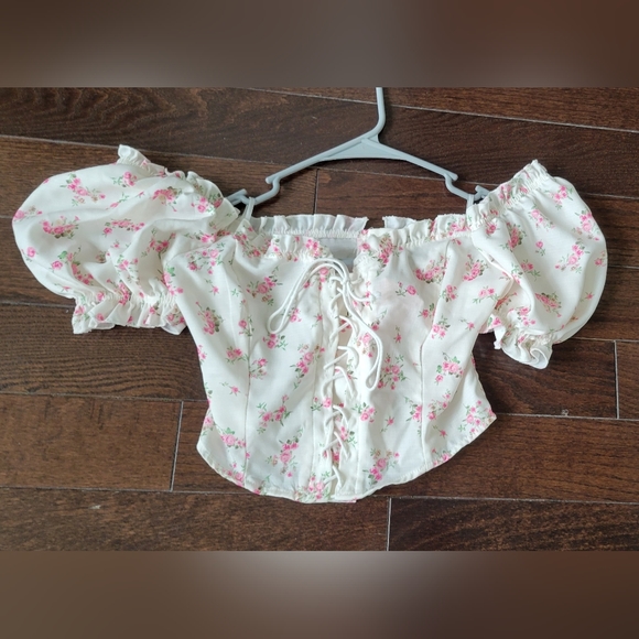 Tops - Floral Print Frill Trim Puff Sleeve Lace Up Front Hanky Hem Blouse Size: 6